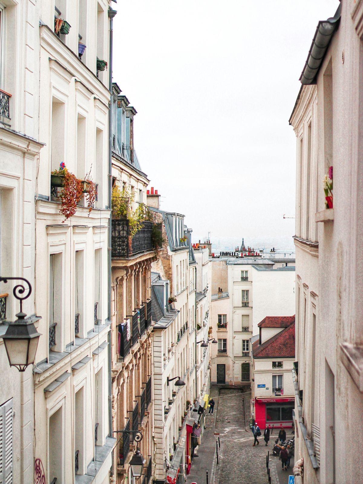 Une rue de Montmartre.